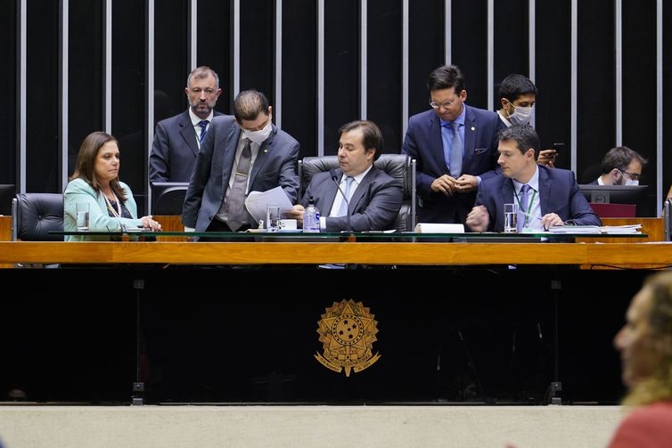 Câmara aprova auxílio de R$ 600 por mês para trabalhador informal