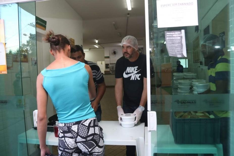 Bom Prato serve três refeições por dia em Santos