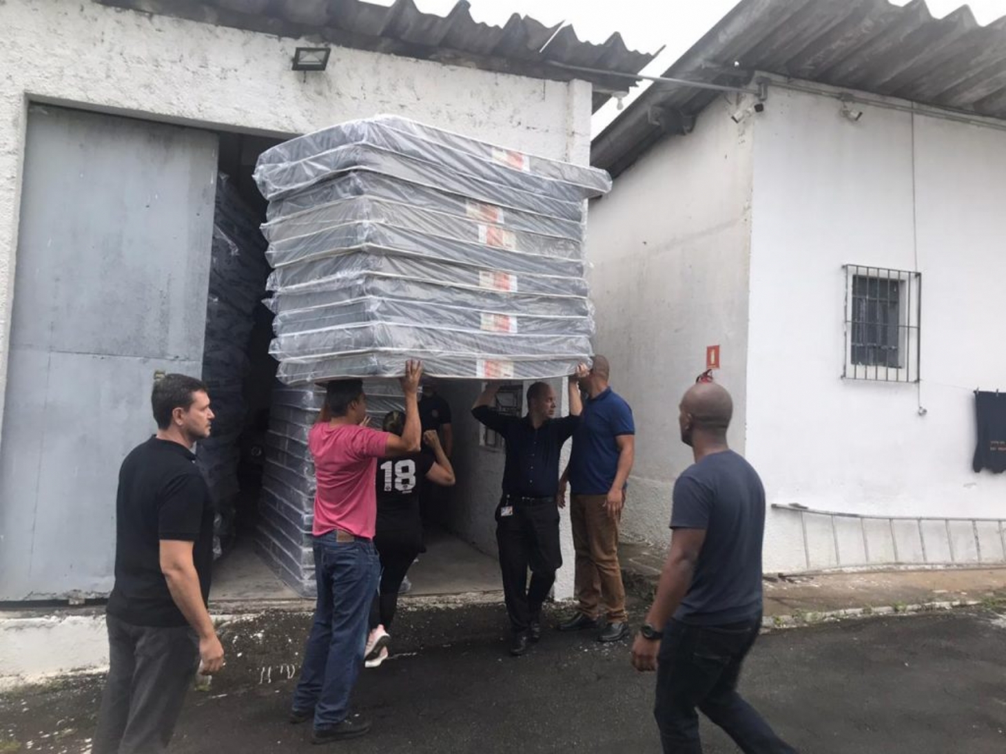 Estado envia ajuda humanitária à Baixada Santista após chuvas