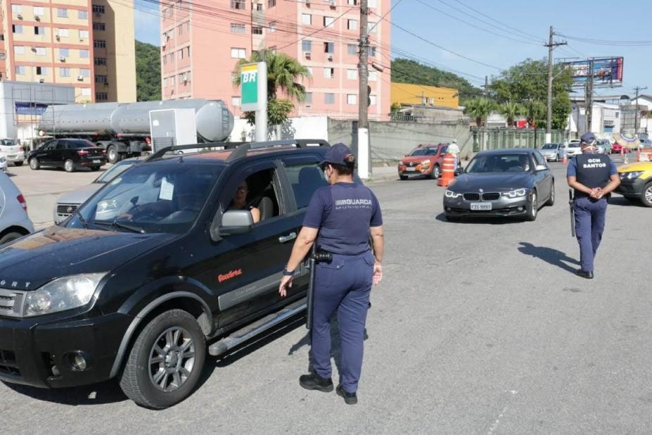 Bloqueios nos acessos a Santos abordam 618 veículos em dois dias