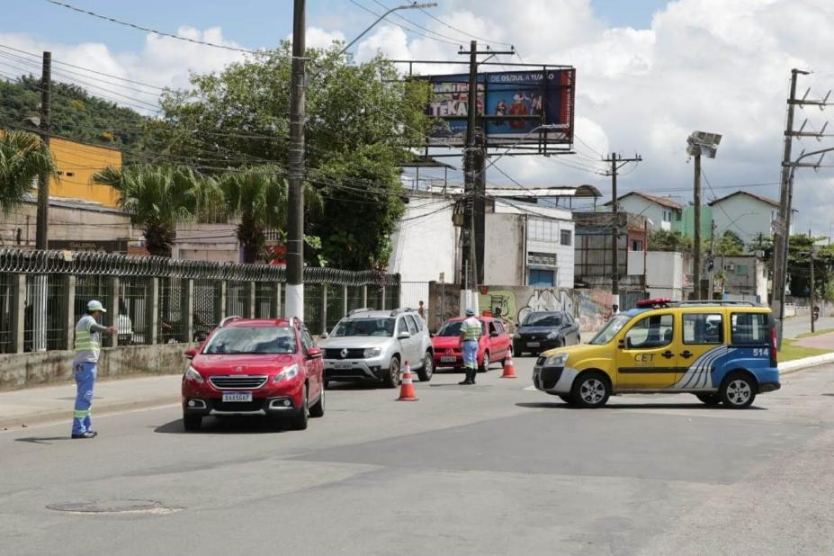 Bloqueios já abordaram mais de 2,5 mil motoristas na entrada de Santos | Jornal da Orla