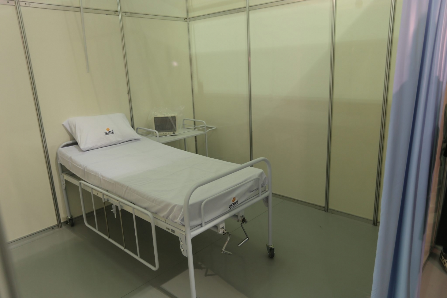 Montagem do hospital de campanha de Guarujá entra em fase final