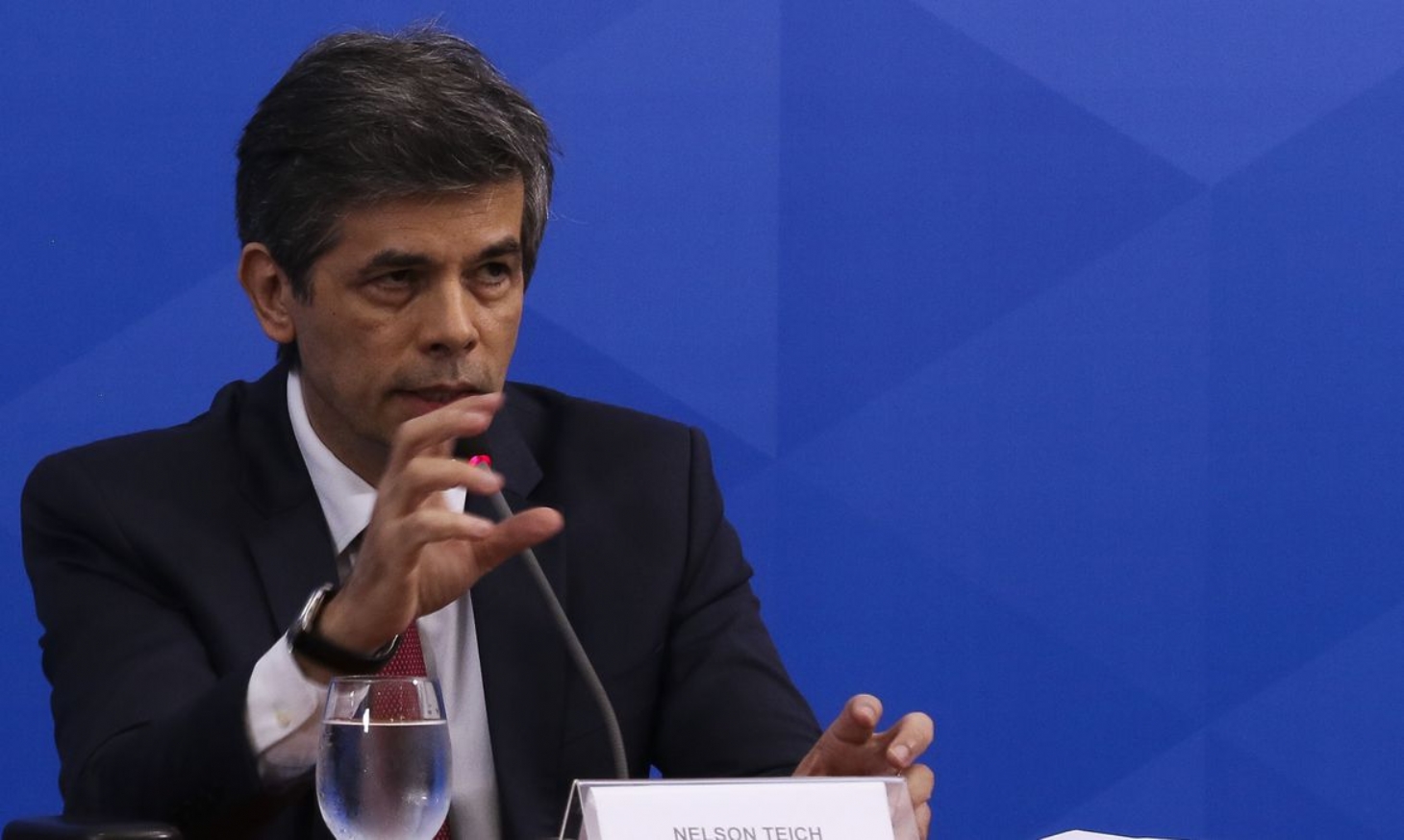 Brasil tem mais de 400 mortes por covid-19 em 24 horas