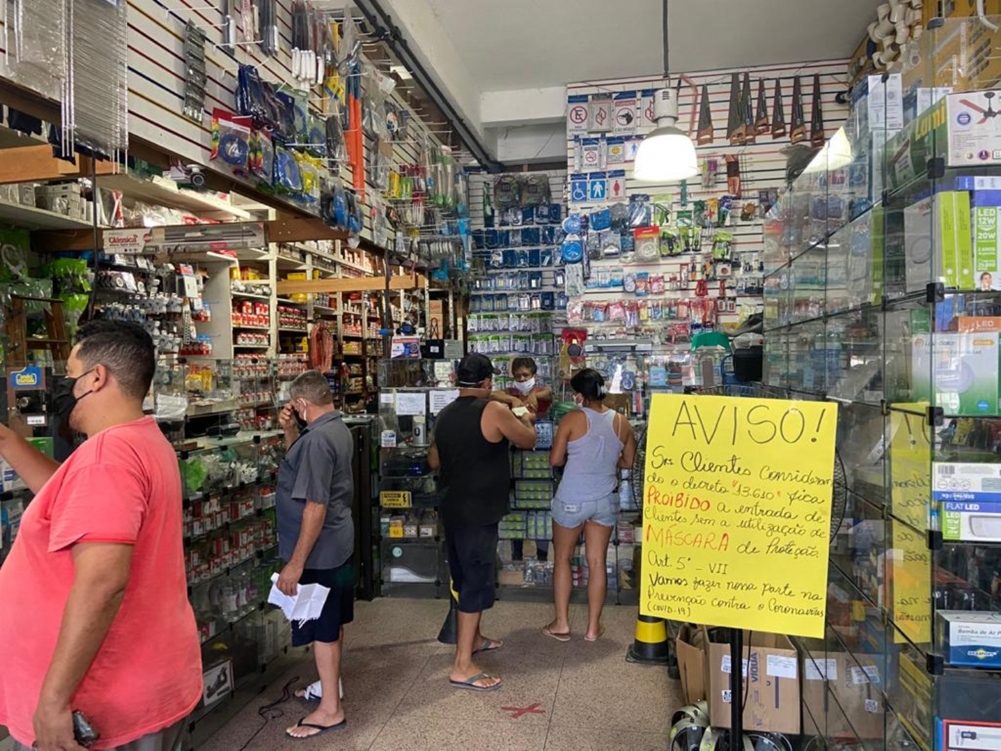 Primeiro dia de flexibilização do comércio em Guarujá tem duas autuações e dois comércios fechados