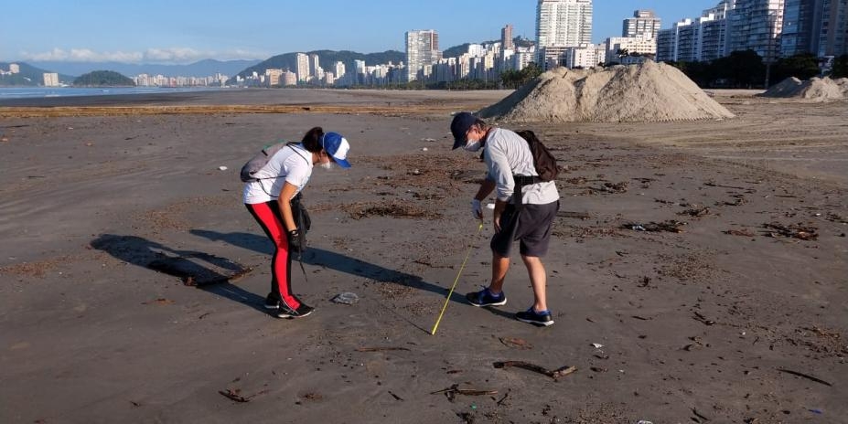 Nova coleta de resíduos praia em Santos complementa estudo sobre poluição | Jornal da Orla
