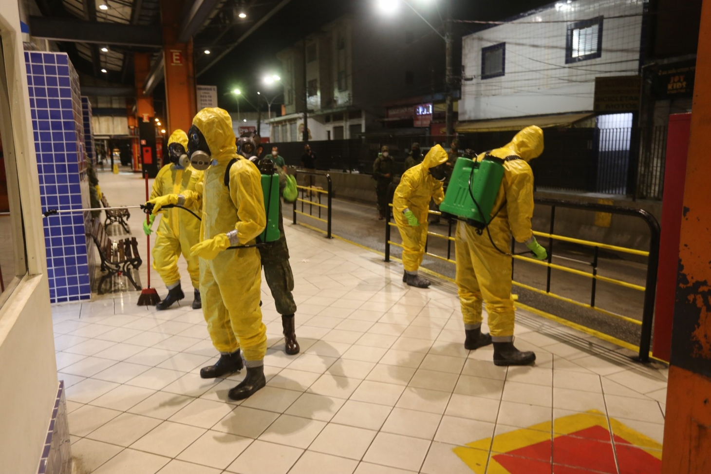 Guarujá conta com auxílio da Marinha para descontaminação de terminais