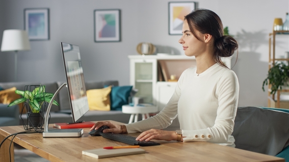Home office: fisioterapeuta explica a importância da postura correta na quarentena