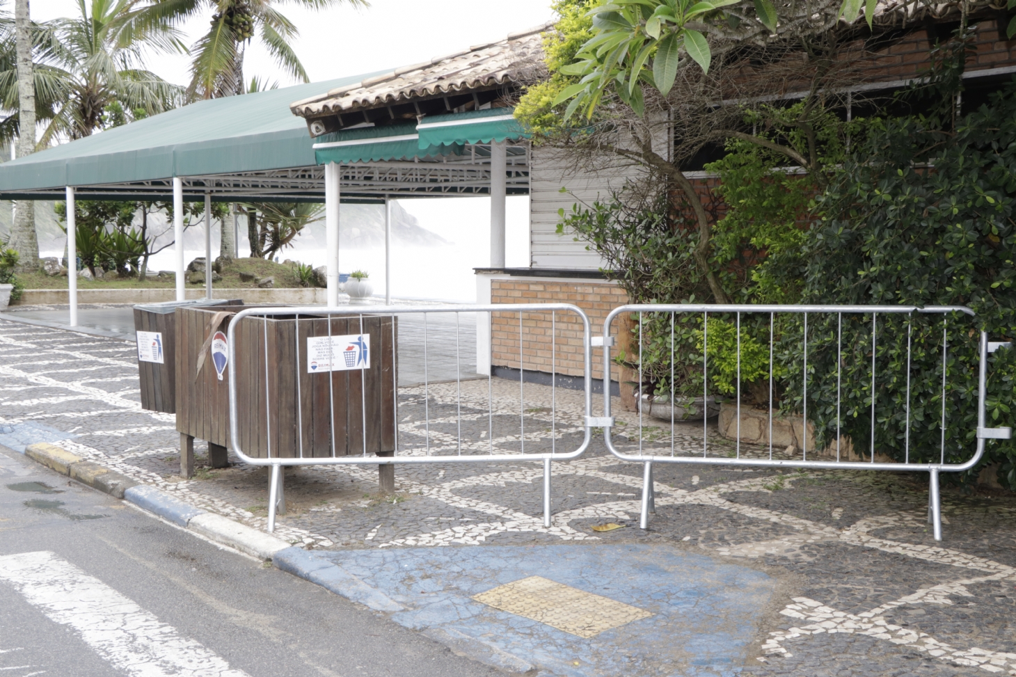 Guarujá proíbe circulação de pessoas na orla das praias