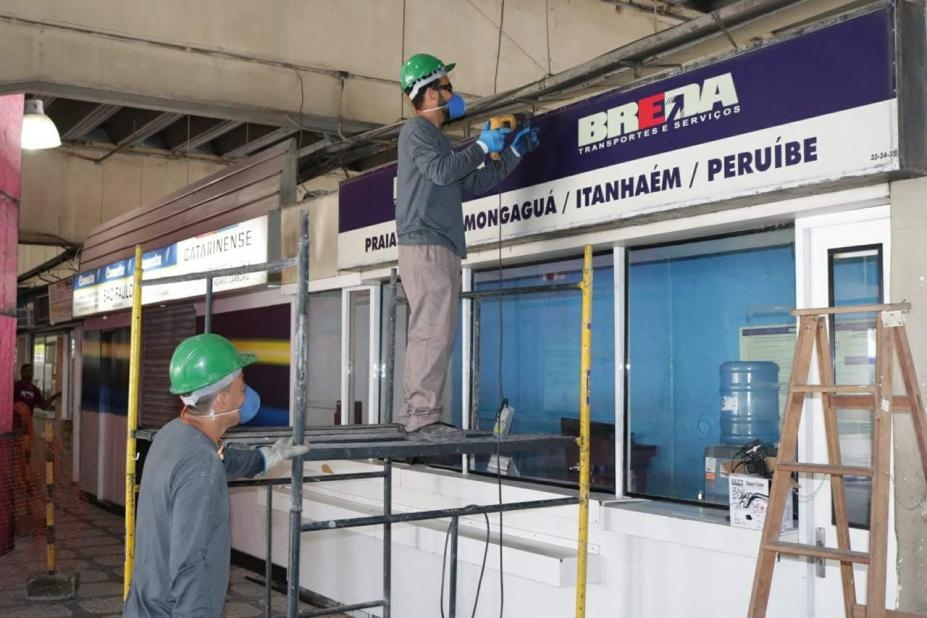 Revitalização da Rodoviária de Santos começa com demolição de boxes