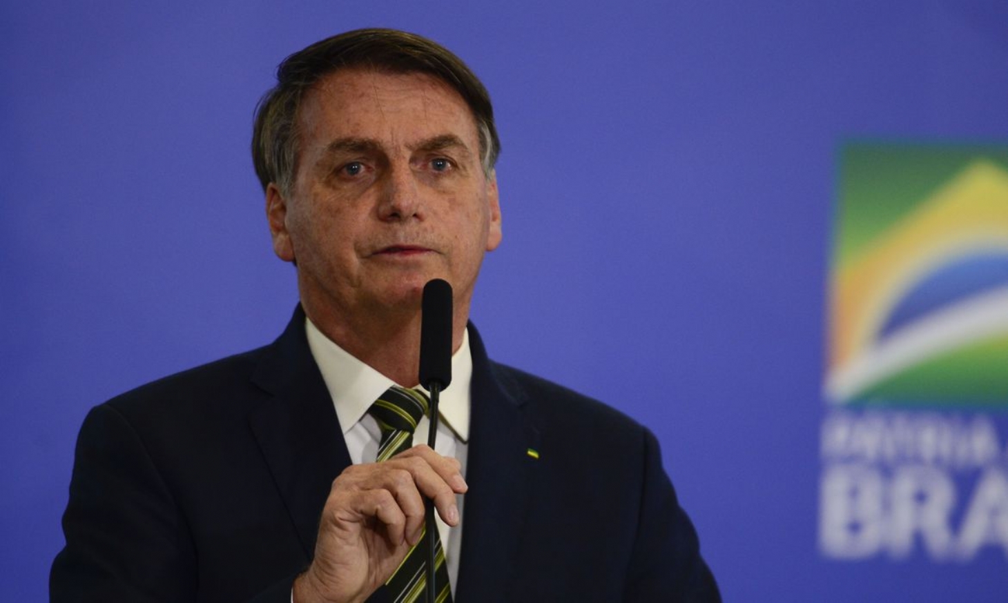 Bolsonaro inclui academias e salões em atividades essenciais na pandemia