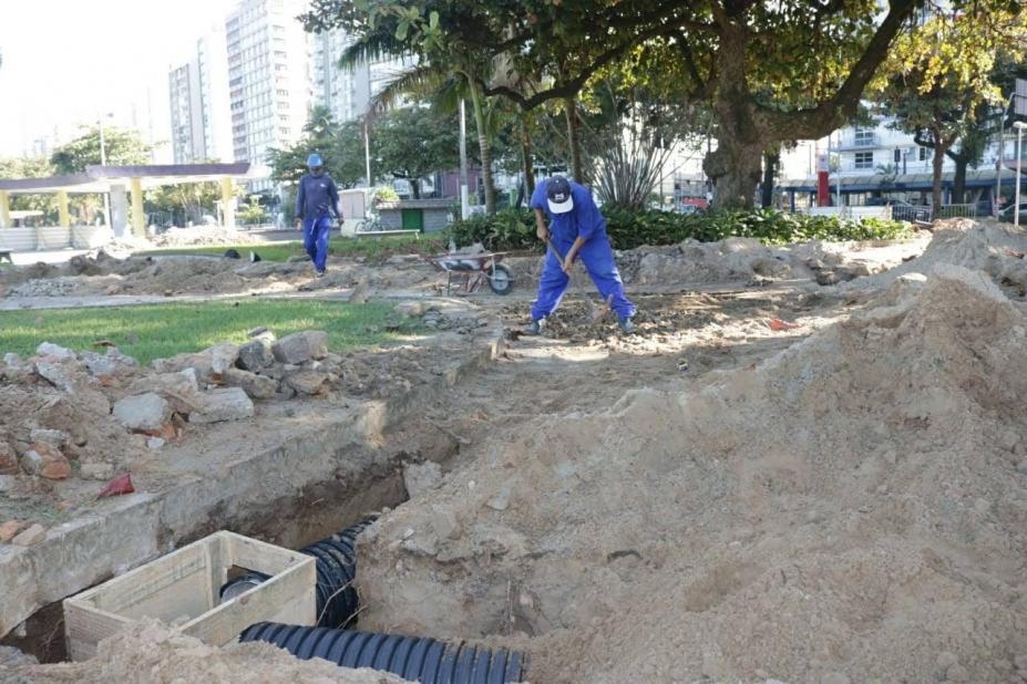 Área em torno de fonte no Boqueirão entra em obras de drenagem