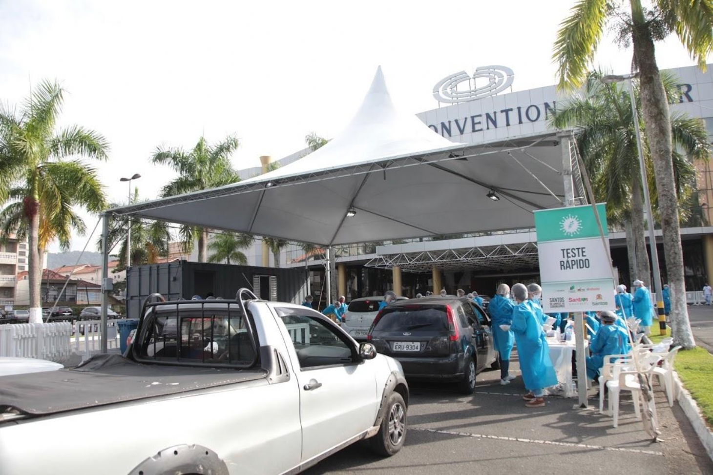 Primeiro dia de drive thru em Santos aponta 25 testes positivos de covid-19