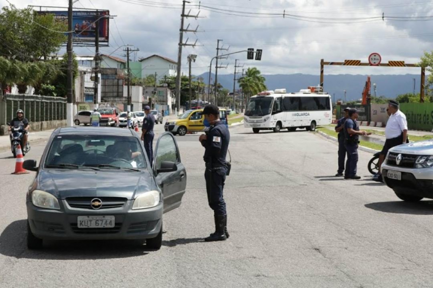 Baixada Santista não antecipa feriados e terá restrição nos acessos