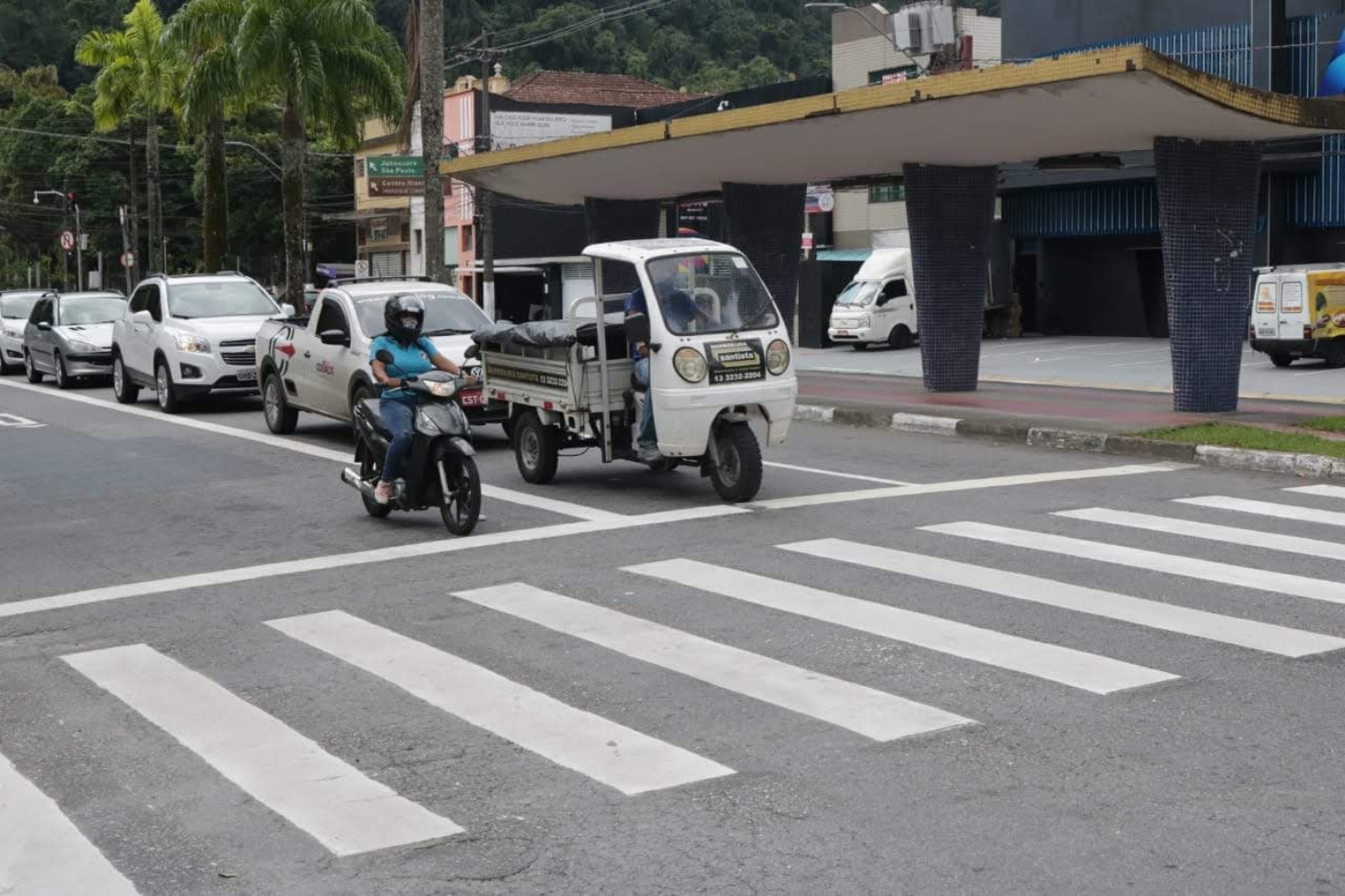 Renovada a sinalização de trânsito da Avenida Ana Costa