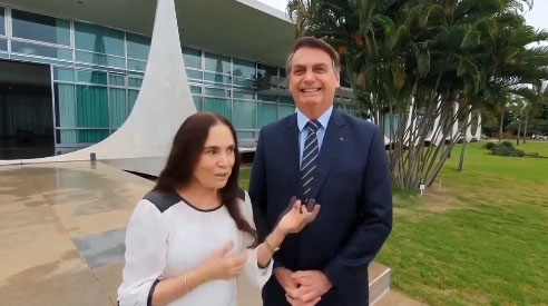Regina Duarte deixa a secretaria da Cultura