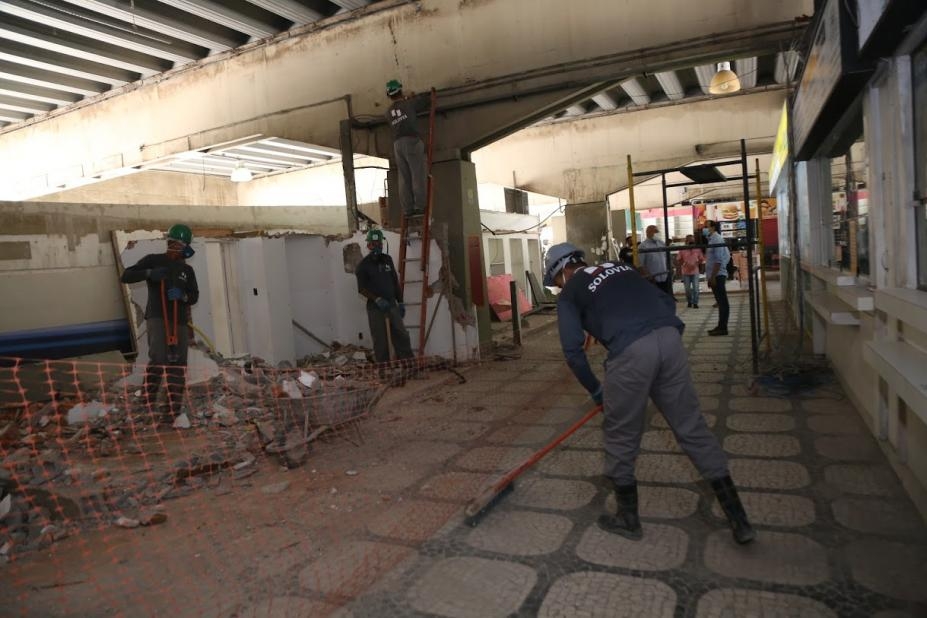 Estruturas antigas da rodoviária em Santos são demolidas para remodelação