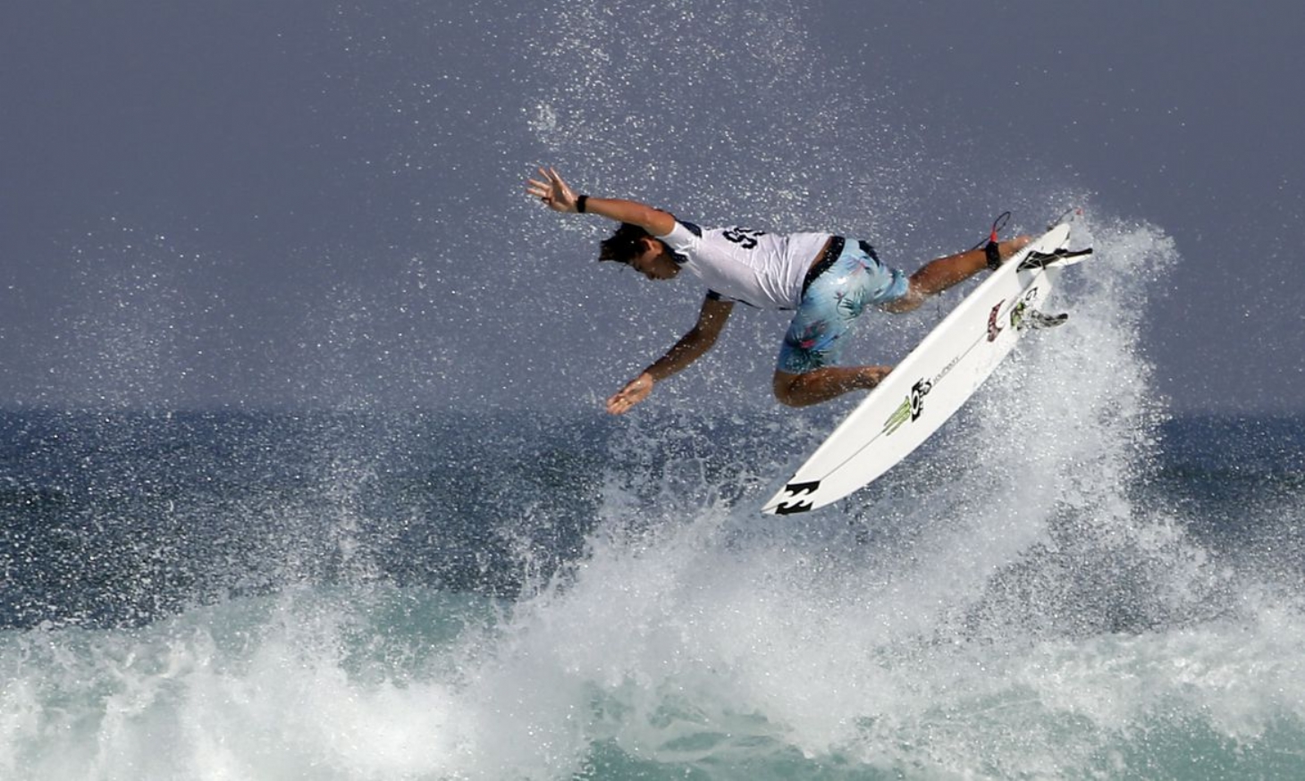 Cidades da Baixada Santista permitem prática de surfe durante quarentena