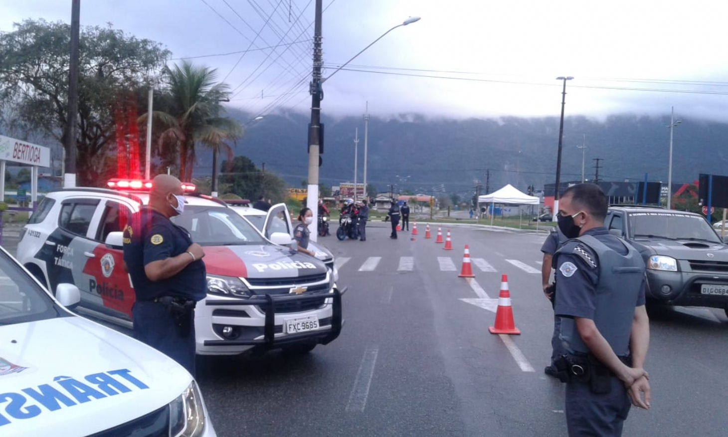 Bertioga controla acesso de veículos nas entradas da Cidade