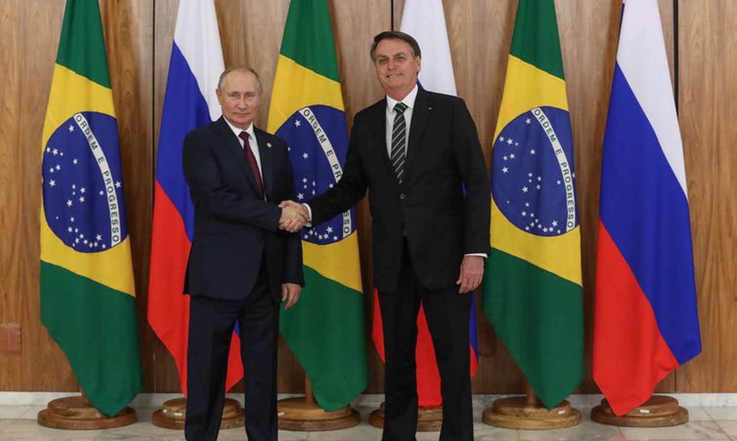 Bolsonaro conversa com Putin sobre cooperação