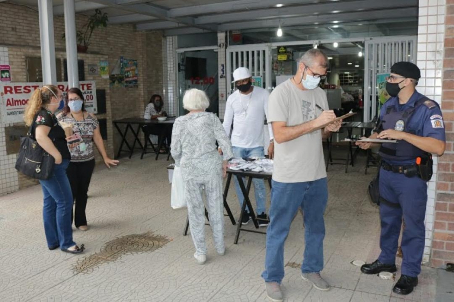 Centros comerciais e galerias de Santos devem seguir normas de prevenção à covid-19