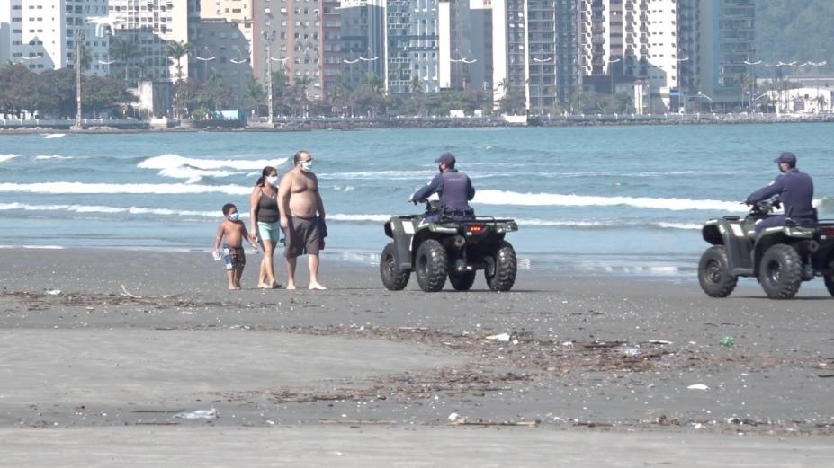 Guarda Municipal conscientiza sobre proibição ao acesso à praia e uso de máscaras | Jornal da Orla