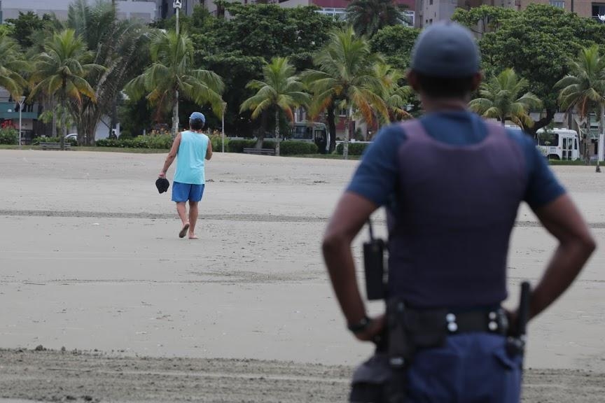 Santos libera prática de atividades esportivas individuais na praia