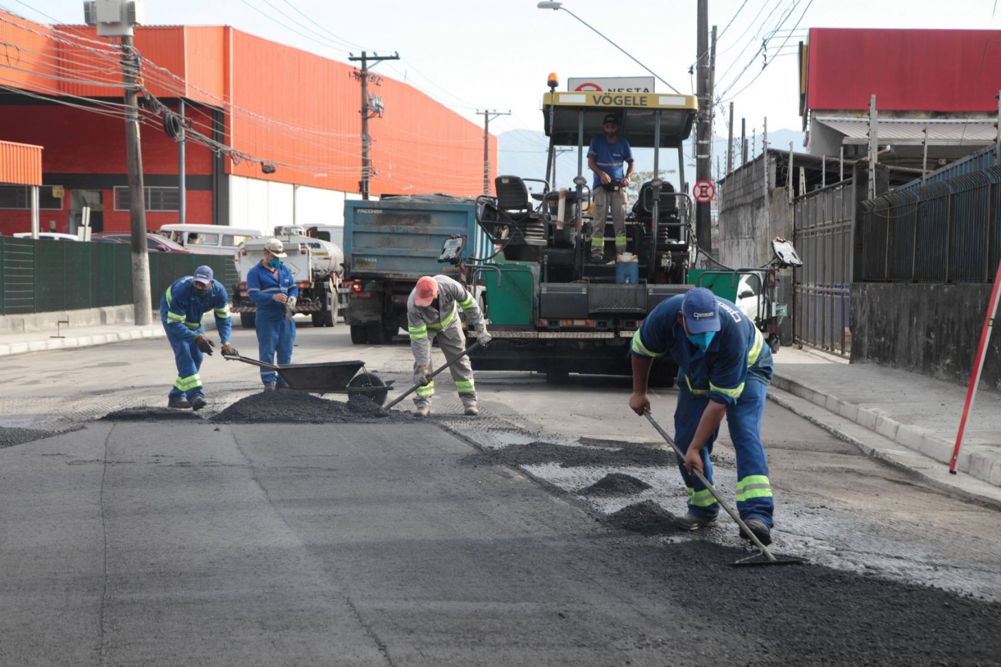 Avança a reurbanização de rua na Nova Entrada de Santos
