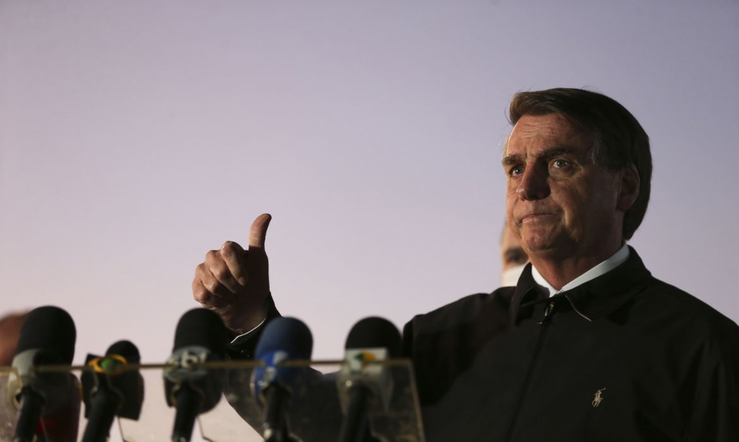 Justiça obriga Bolsonaro a usar máscaras em espaços públicos no DF