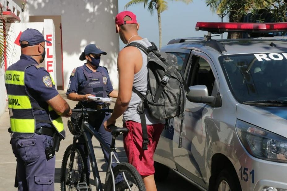 Guarda Municipal multa 14 e faz 168 abordagens na orla de Santos