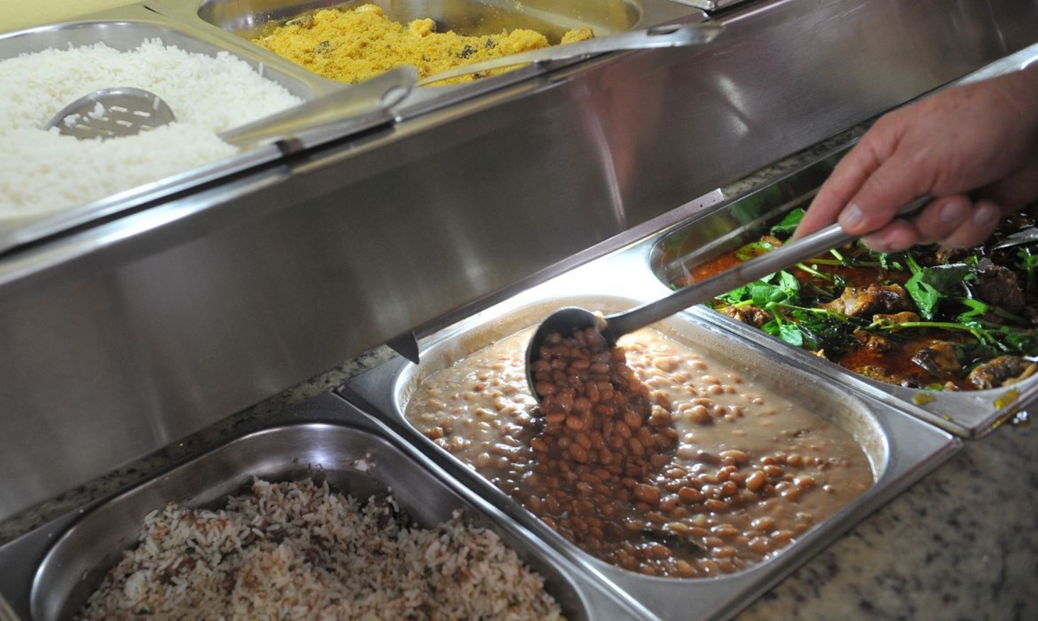 Bolsonaro sanciona lei que permite doação de refeições não vendidas | Jornal da Orla