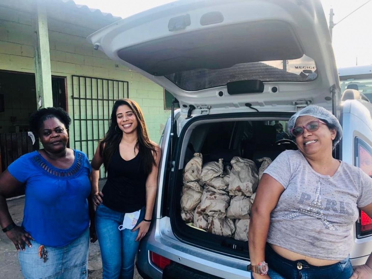 Ação solidária doa 150 mil pães para bairros em São Vicente