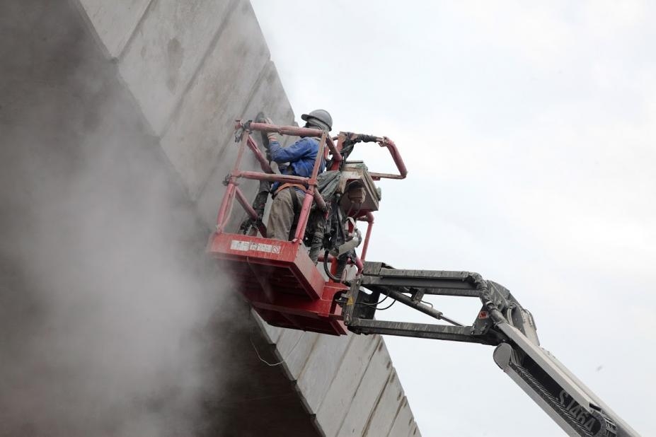 Viaduto em curva da entrada de Santos está em fase de acabamento