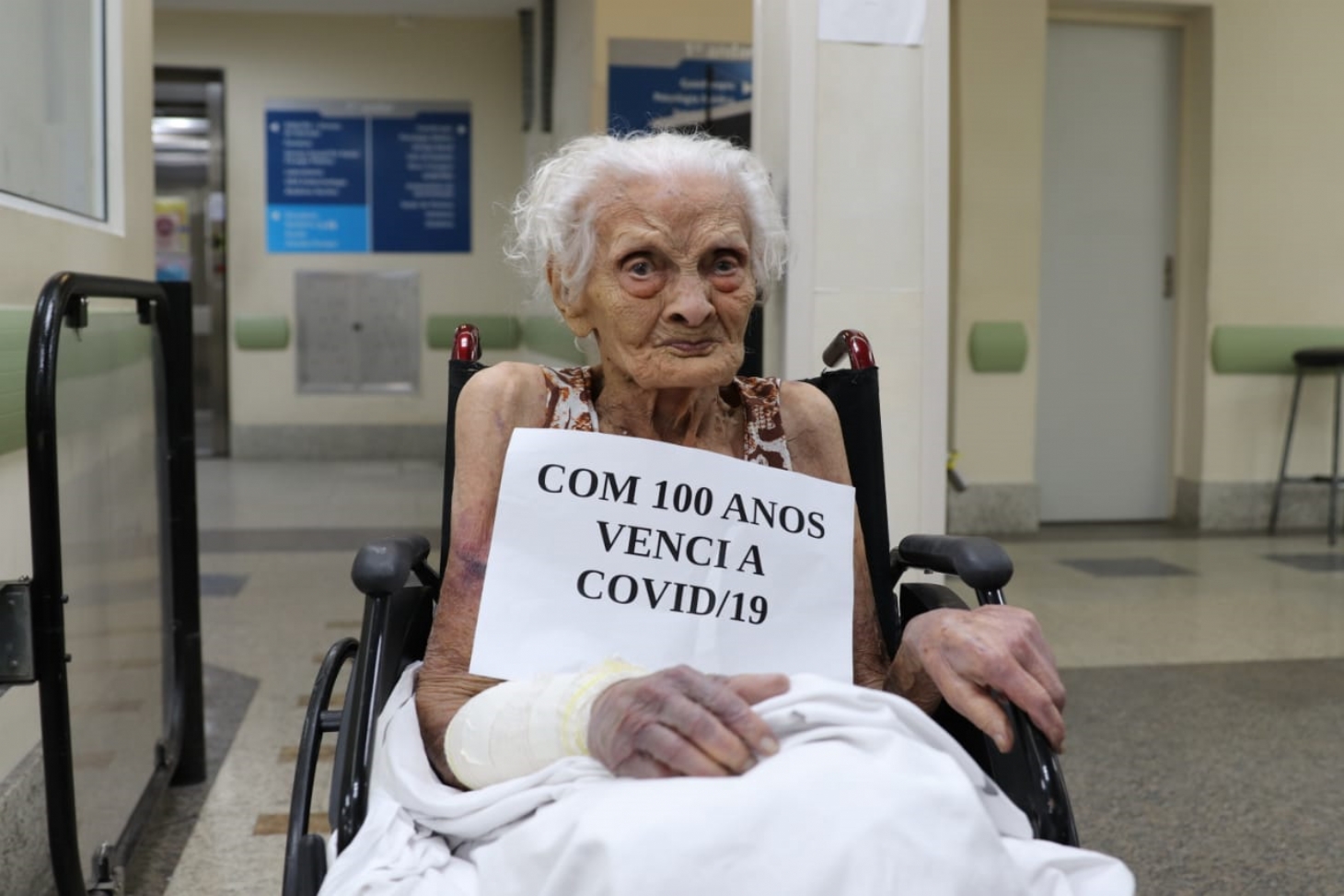 Idosa de 100 anos vence a covid-19