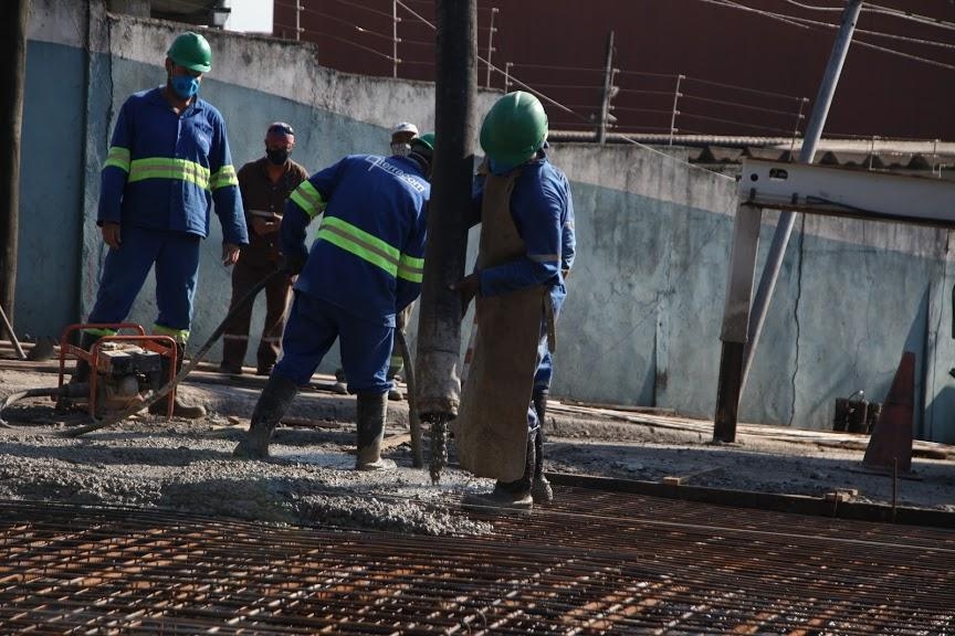 Concretada ponte que será ampliada na Zona Noroeste de Santos