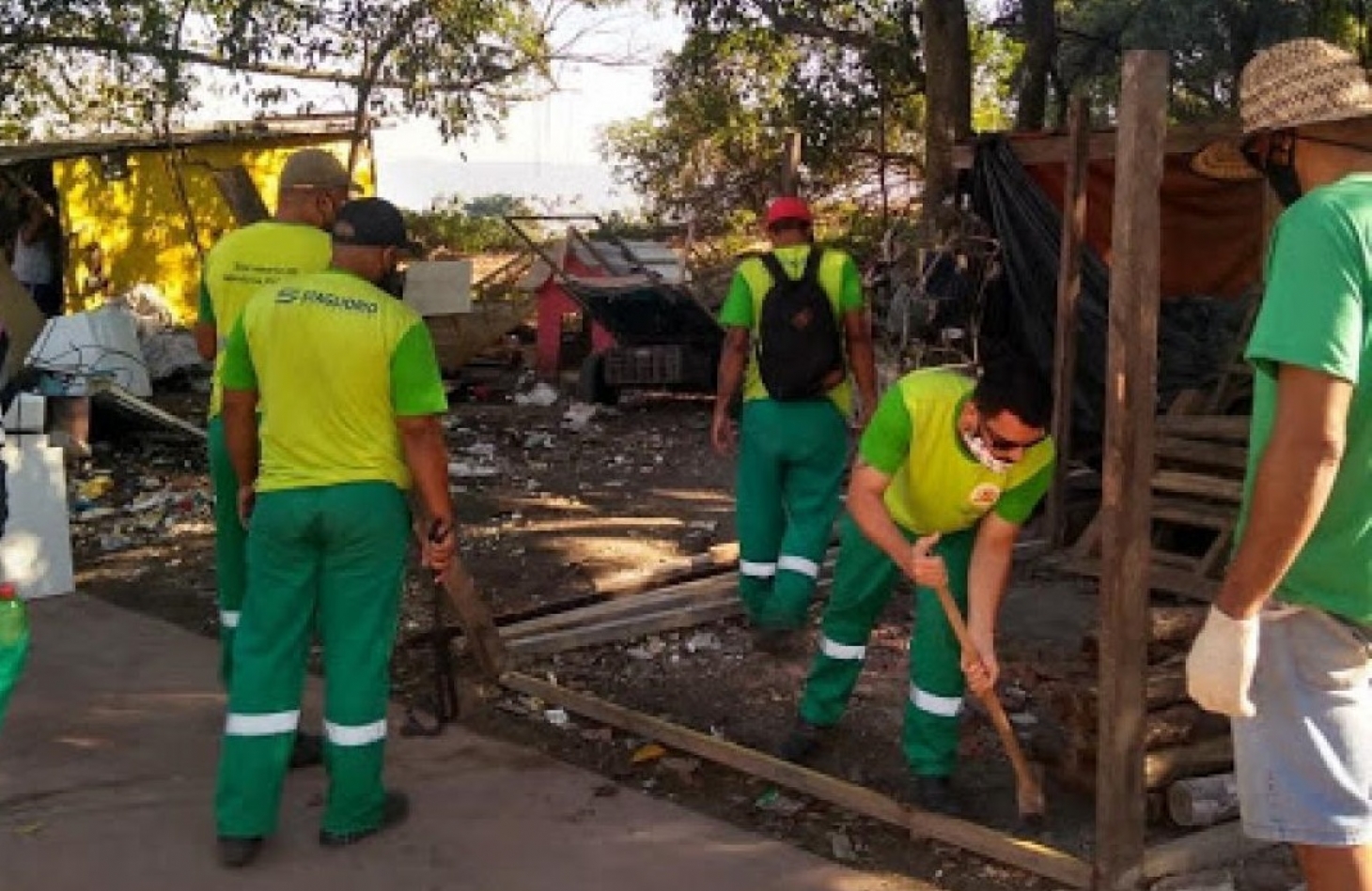 Força-tarefa localiza moradias e comércios irregulares na Zona Noroeste de Santos