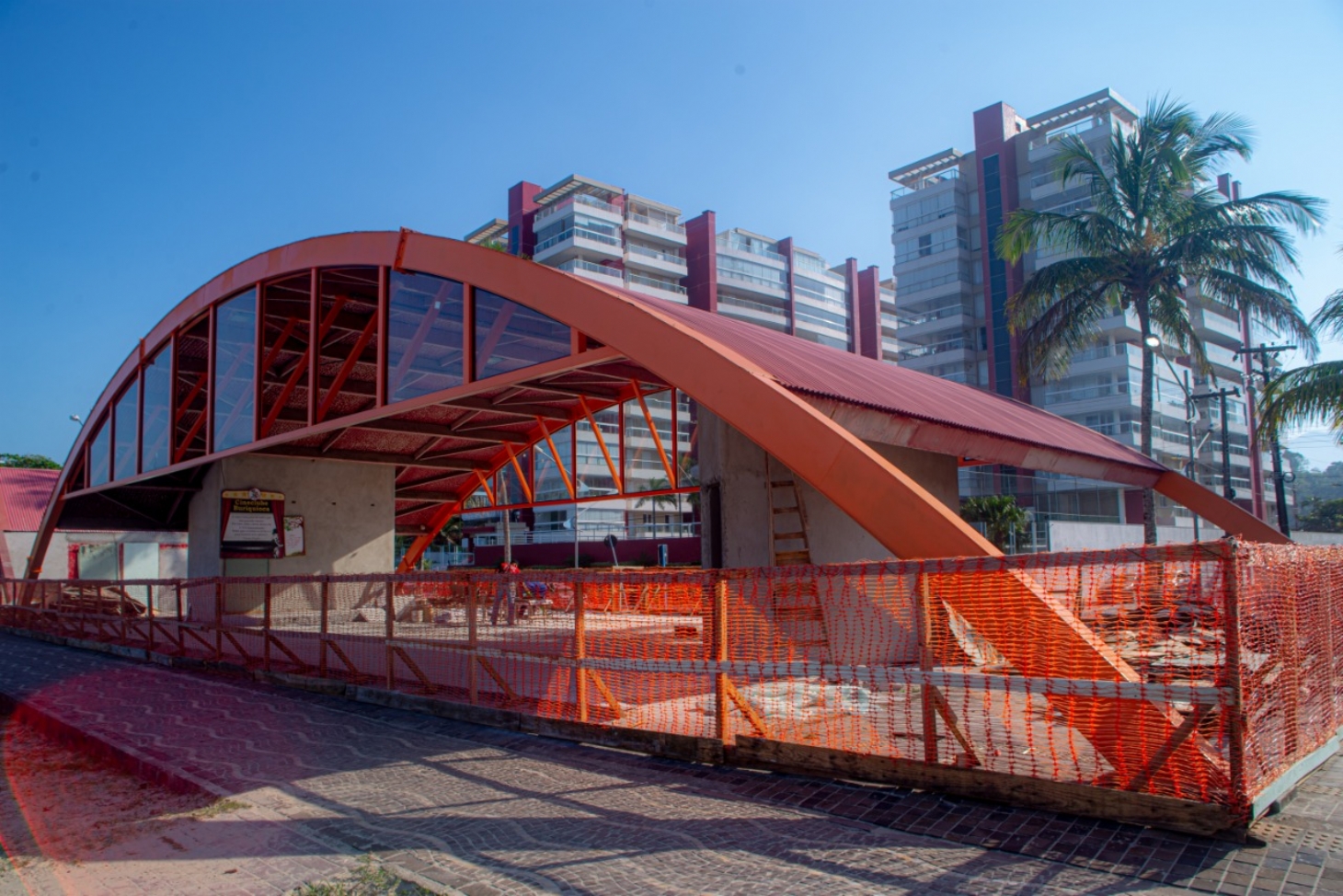 Avançam as obras de revitalização dos Quiosques da Praia da Enseada em Bertioga