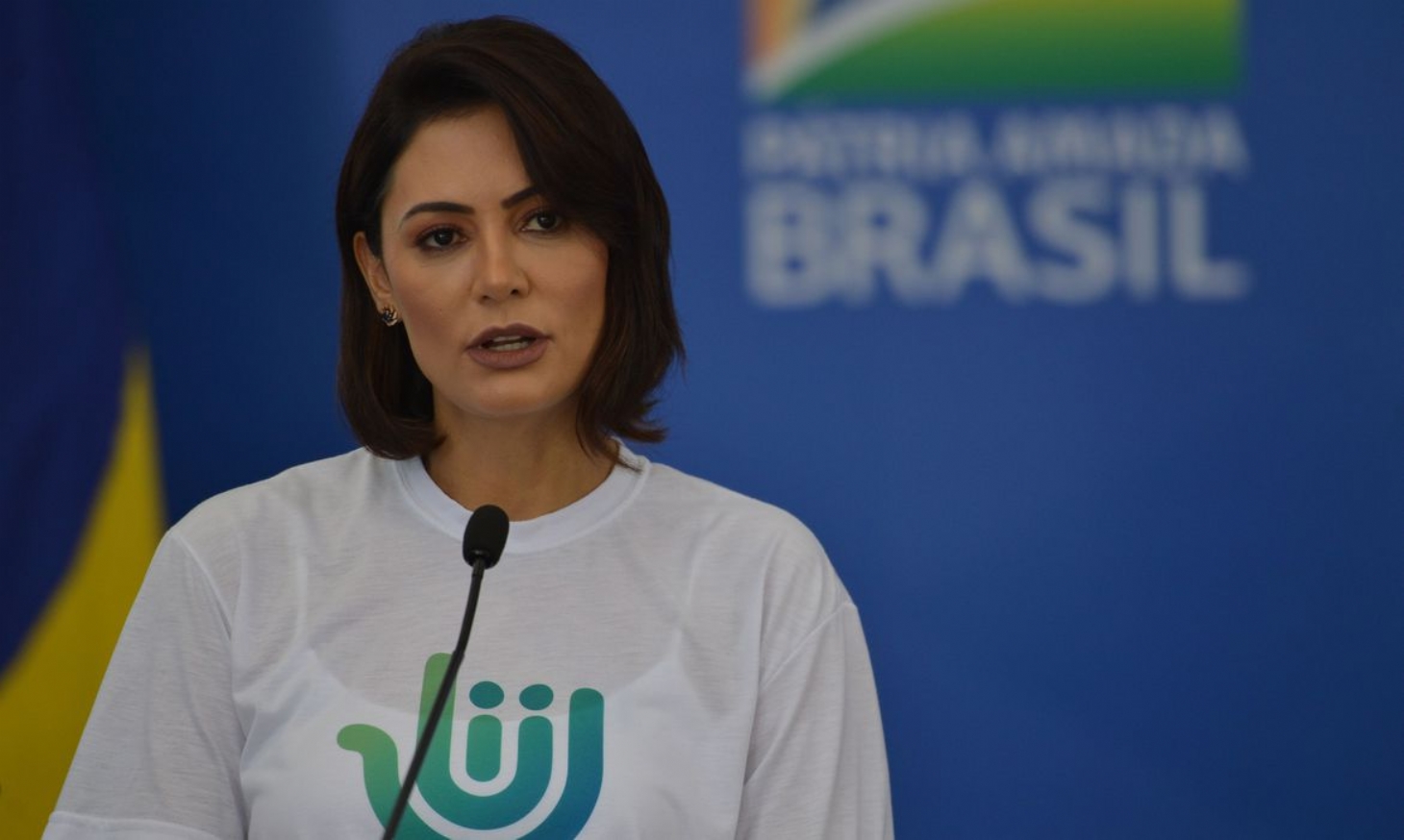 Michelle Bolsonaro lamenta falecimento da avó por covid-19