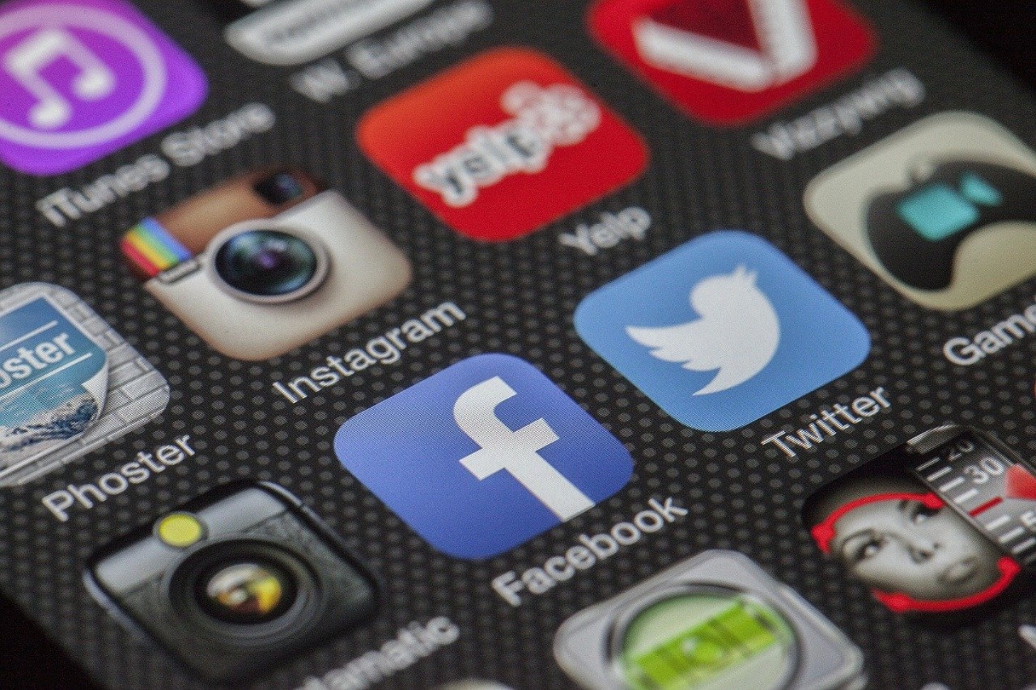 Facebook e Twitter intensificam ações contra desinformação em eleições | Jornal da Orla