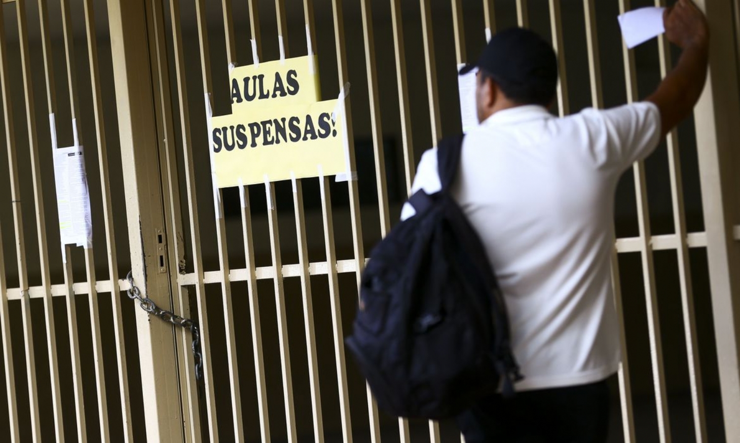 Com vetos, Bolsonaro sanciona MP que flexibiliza ano letivo