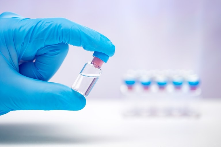 Covid-19: AstraZeneca informa Brasil que suspendeu testes de vacina | Jornal da Orla