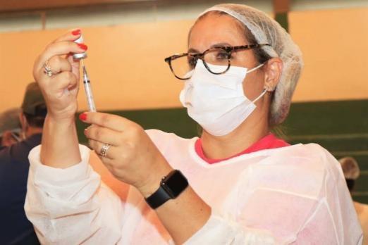Santos vacina com dose de reforço 60+ a partir de terça-feira | Jornal da Orla