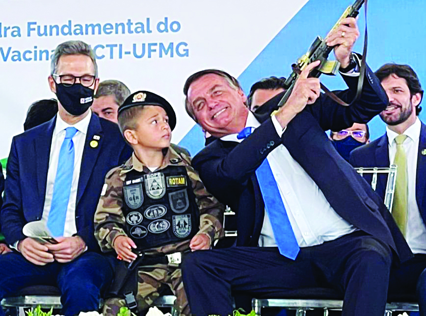 Jair Bolsonaro sente o poder das palavras na própria pele