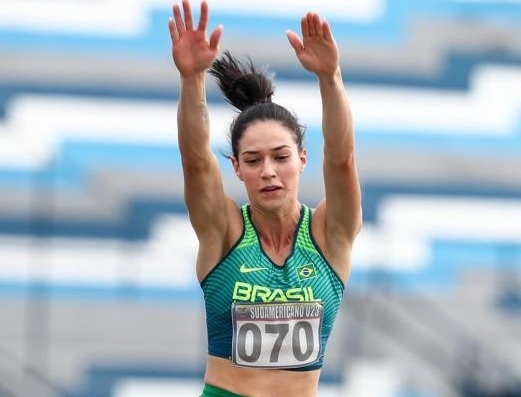 Atleta de Santos é campeã sul-americana de salto em distância no Equador | Jornal da Orla