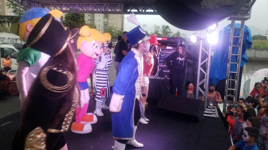 Festa para crianças leva 3 mil pessoas a sambódromo da Zona Noroeste