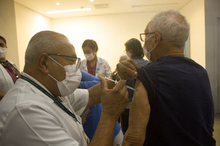 São Vicente antecipa terceira dose da vacina contra a covid-19 | Jornal da Orla