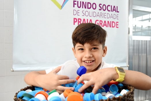 Garoto de 8 anos faz campanha para ajudar Fundo Social de Praia Grande | Jornal da Orla