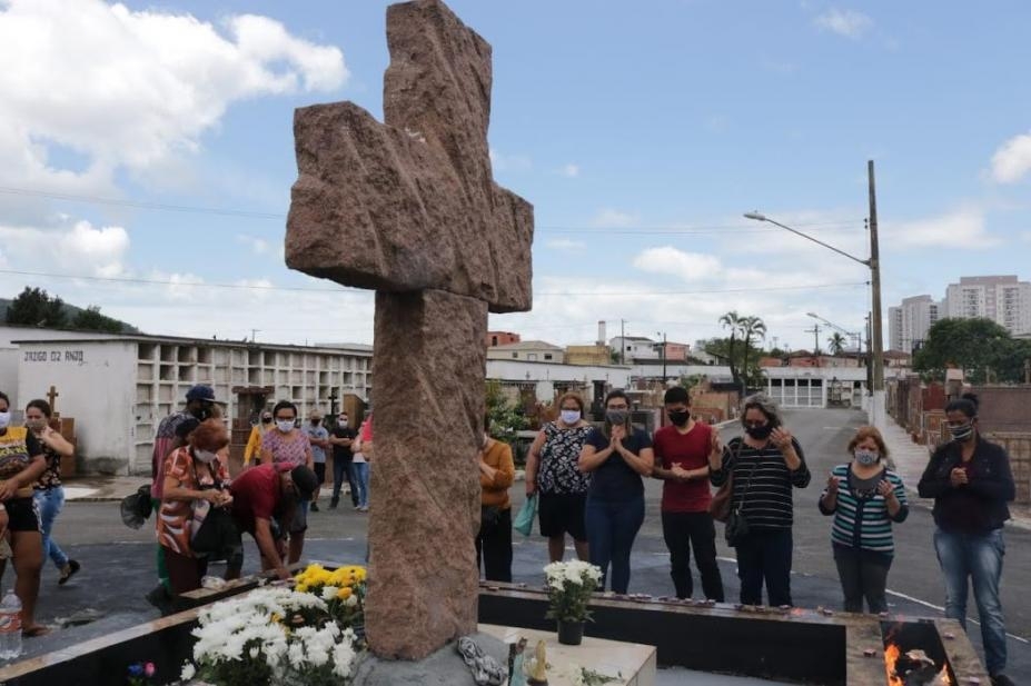 Cemitérios de Santos devem receber 20 mil visitantes no Dia de Finados | Jornal da Orla