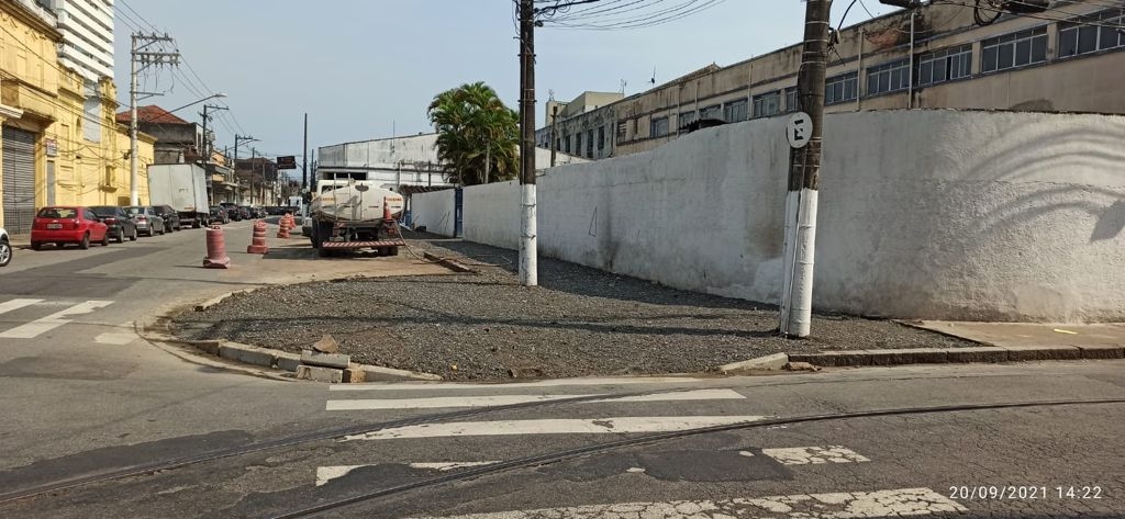Grafite e jardim vão substituir espaço de descarte de lixo no Centro de Santos | Jornal da Orla