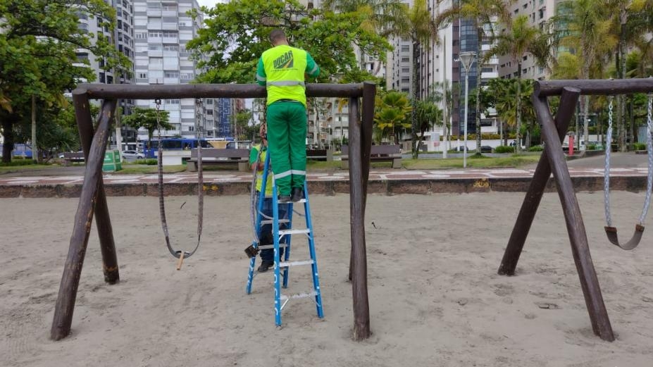 Brinquedos dos playgrounds da praia são recuperados em Santos | Jornal da Orla