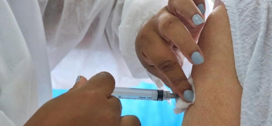 Santos vacina contra a covid-19 em 15 postos nesta segunda-feira | Jornal da Orla